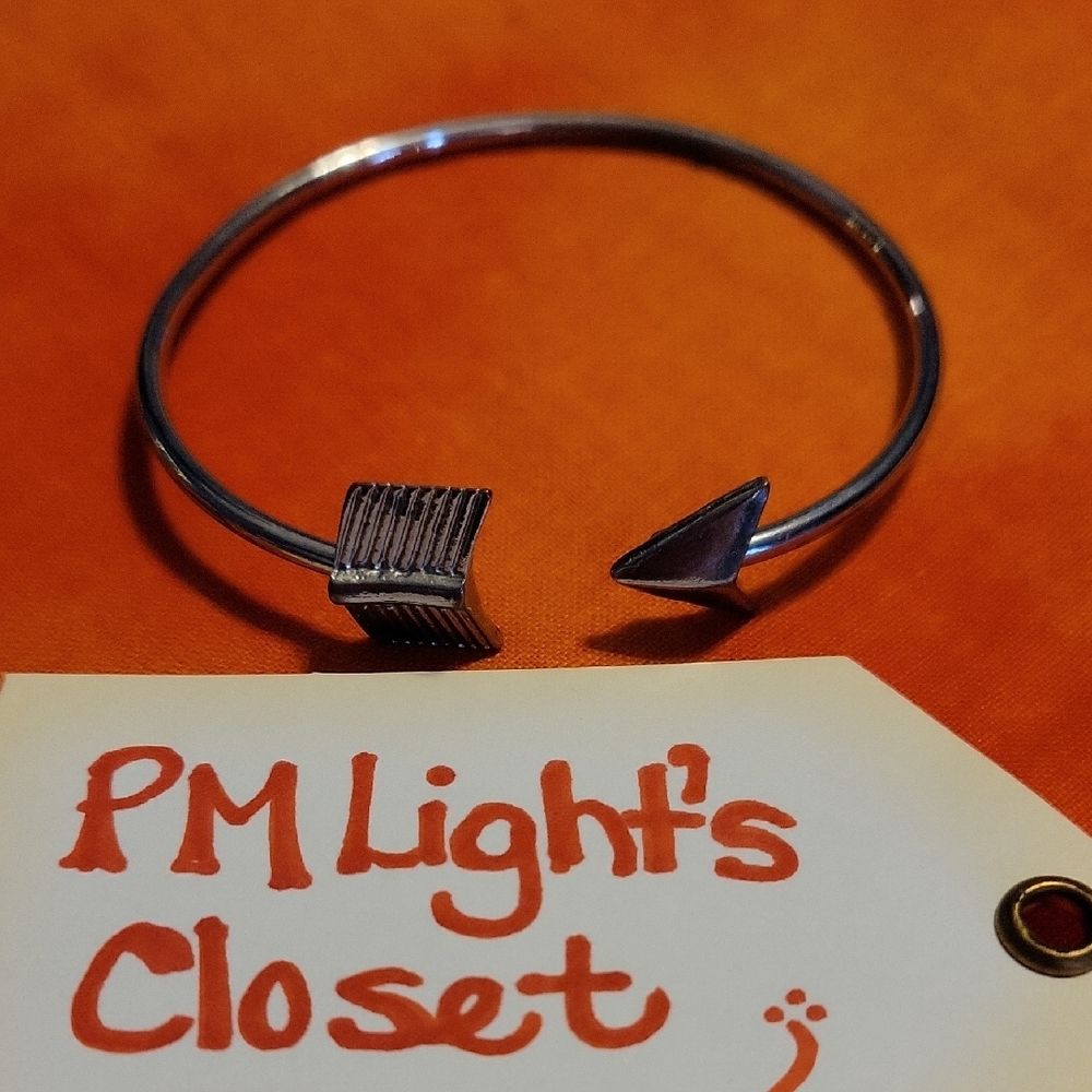 Silver Minimalist Arrow Design Bracelet